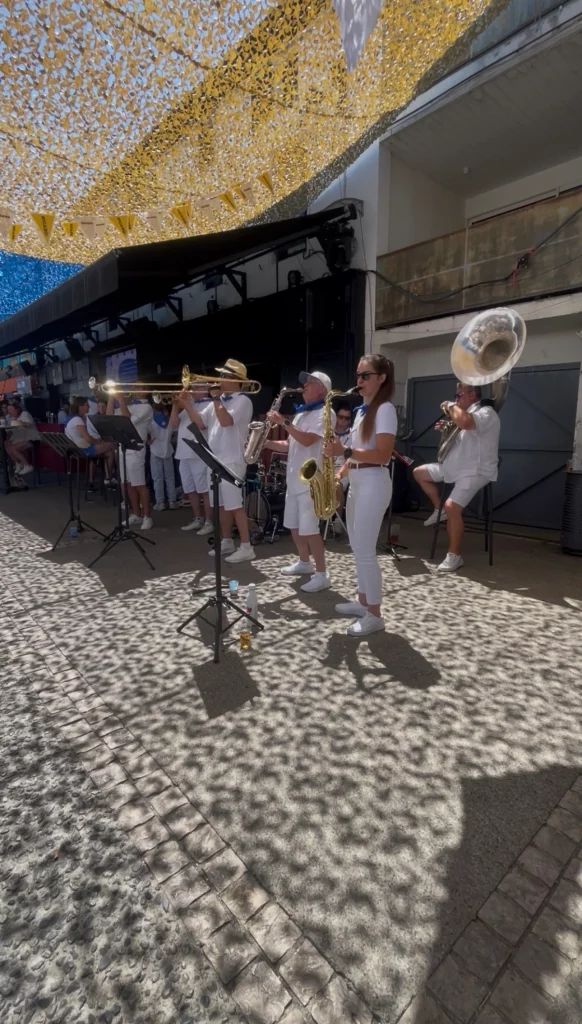Animation des bandas lors des fêtes de Mont-de-Marsan